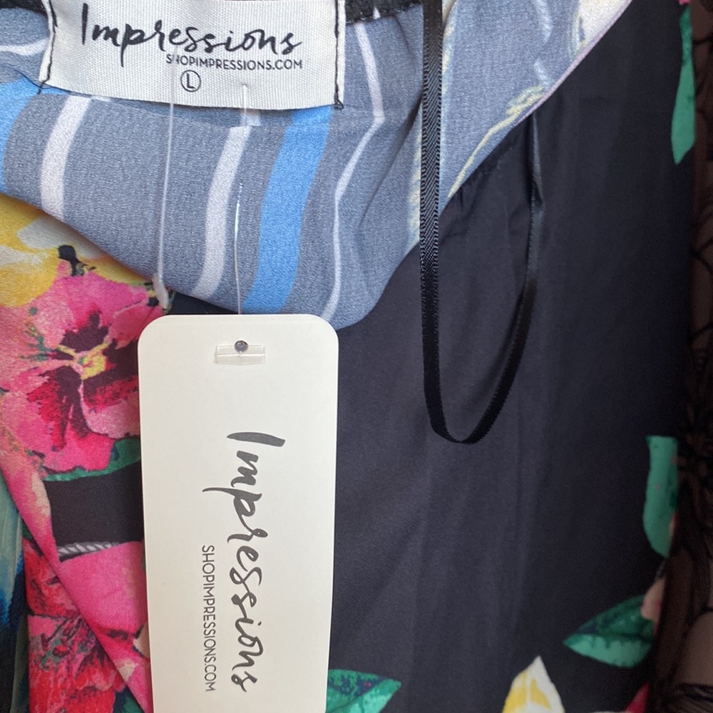 Impressions Floral Top - Picture 4 of 4